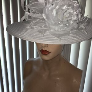 Elegant White Wide Brim Dress Hat w/ Floral & Ribbon Detail – Formal Church Hat